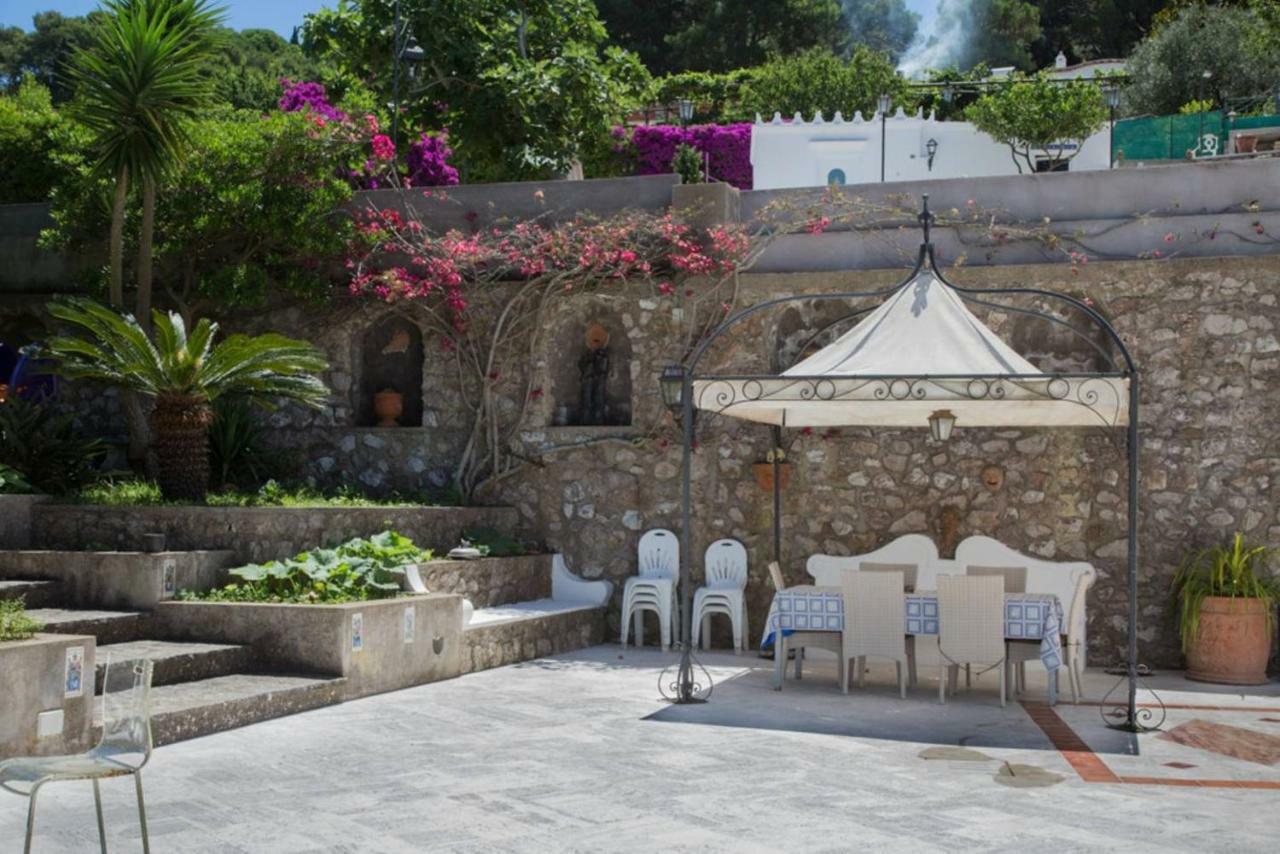 La Casa Dei Merli Capri Luaran gambar