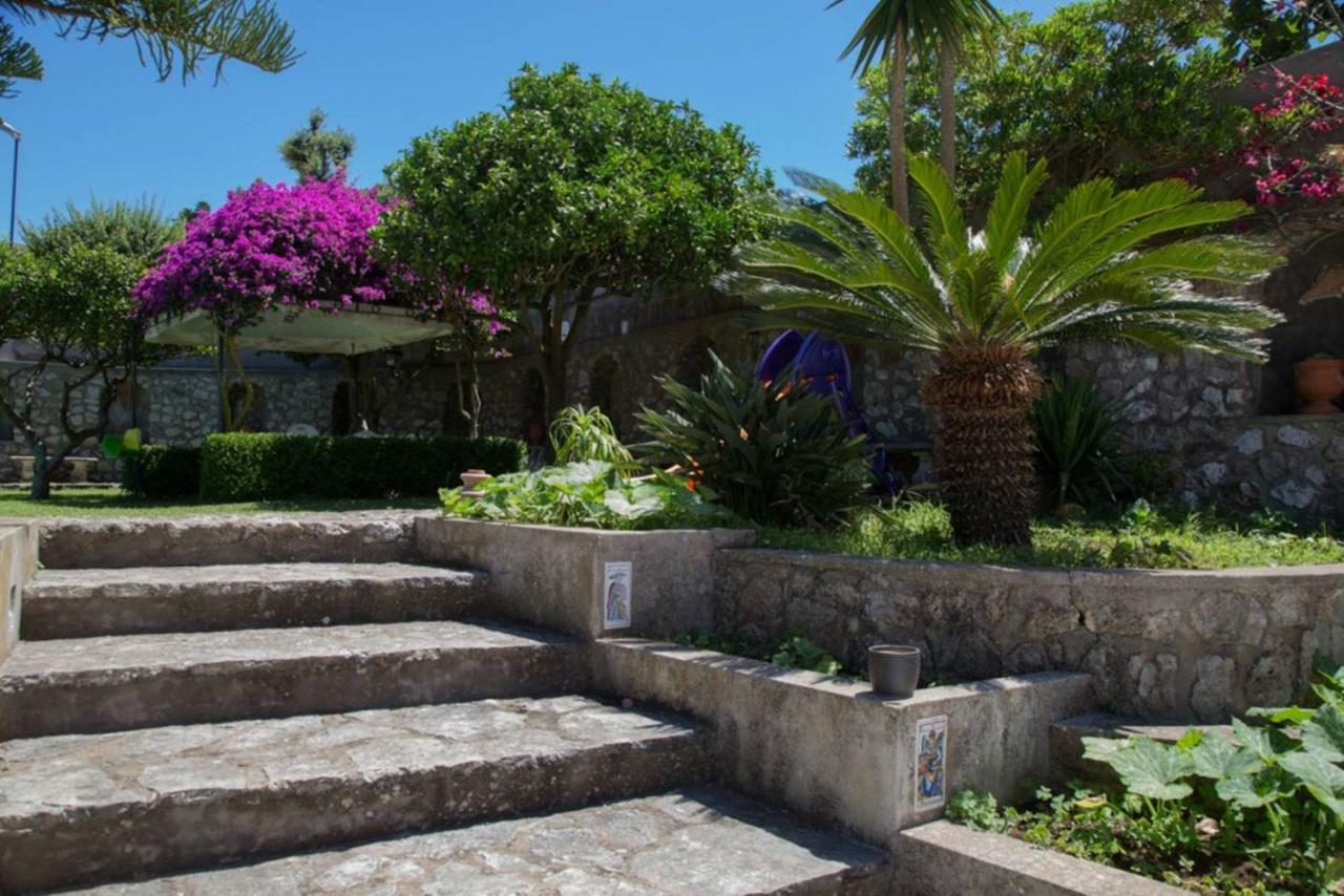 La Casa Dei Merli Capri Luaran gambar