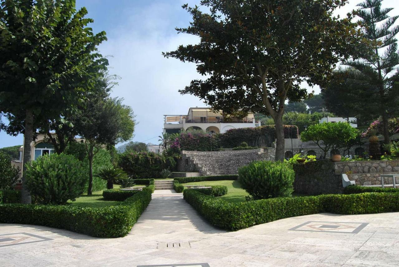 La Casa Dei Merli Capri Luaran gambar